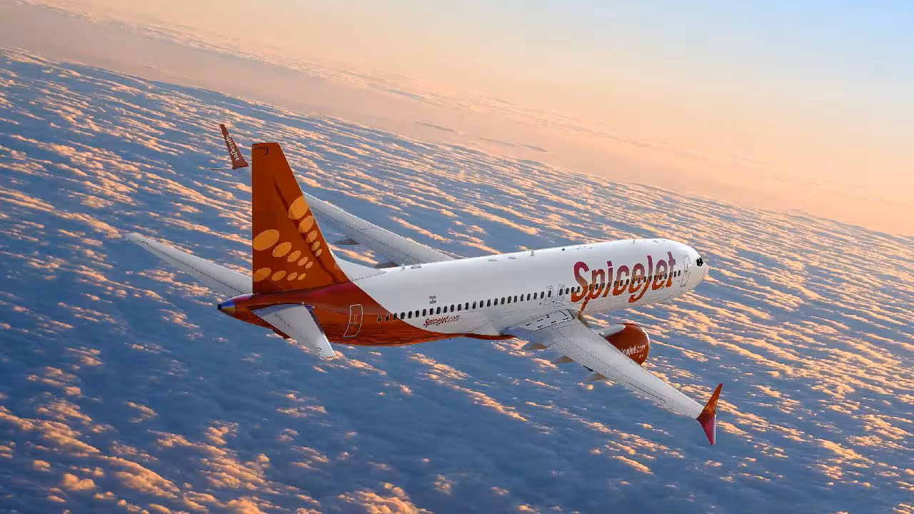 Spicejet Faces ₹124.65 Crore GST Demand: The Critical Urgent Update 1 SpiceJet aircraft on the tarmac representing the spicejet faces ₹124.65 financial news