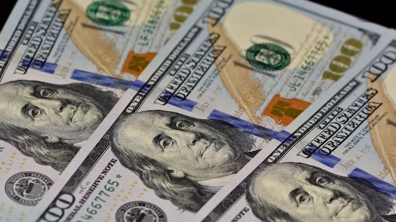 India's forex reserves: The Essential Shocking Update 1 A professional financial chart showing the trend of India's forex reserves