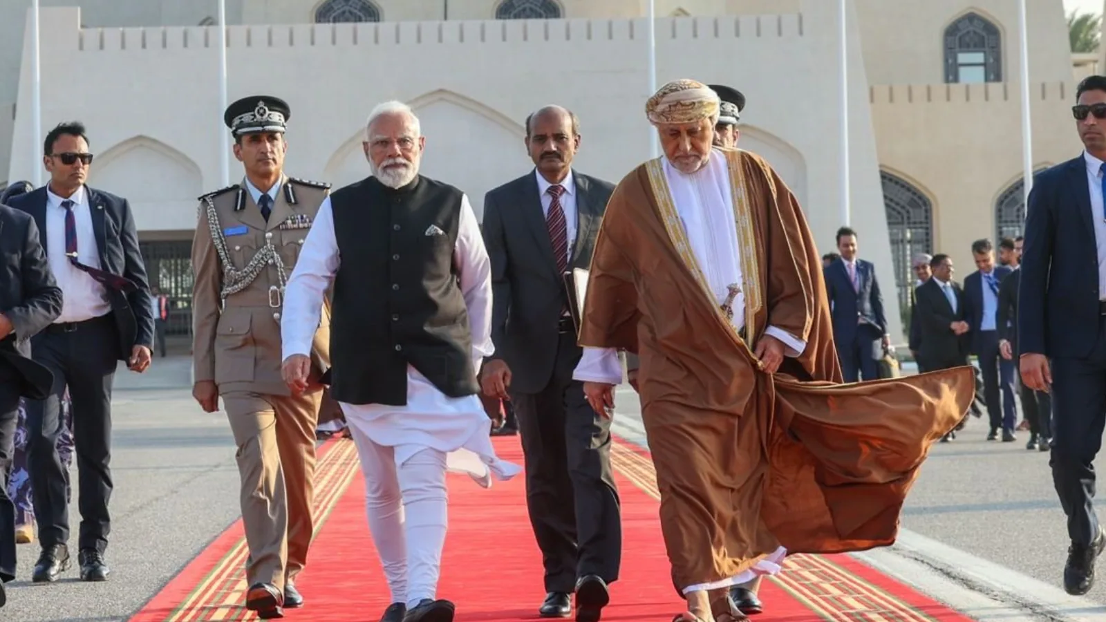 india expects 50%: The Key Game-Changing Export Strategy 1 Cargo ships loading goods for export to Oman representing India expects 50% growth