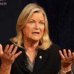 U.S. senators discussing stablecoin regulation and Treasury oversight