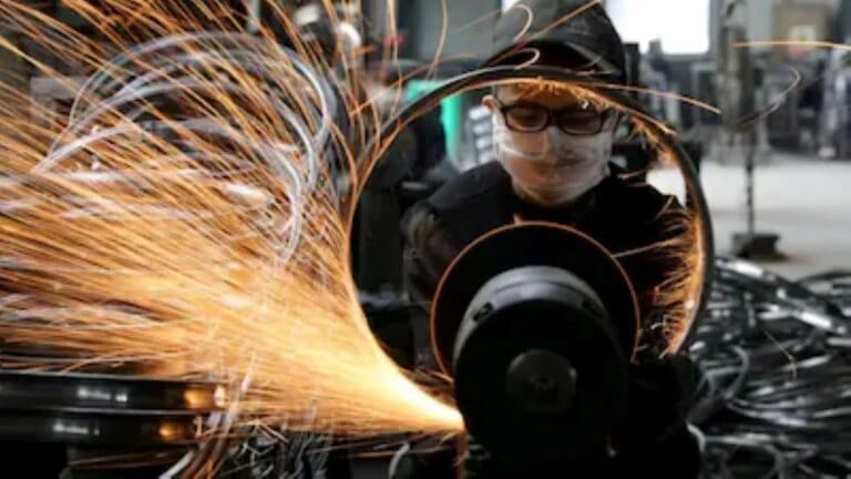 Graph showing the growth trend of India's industrial output and manufacturing sector