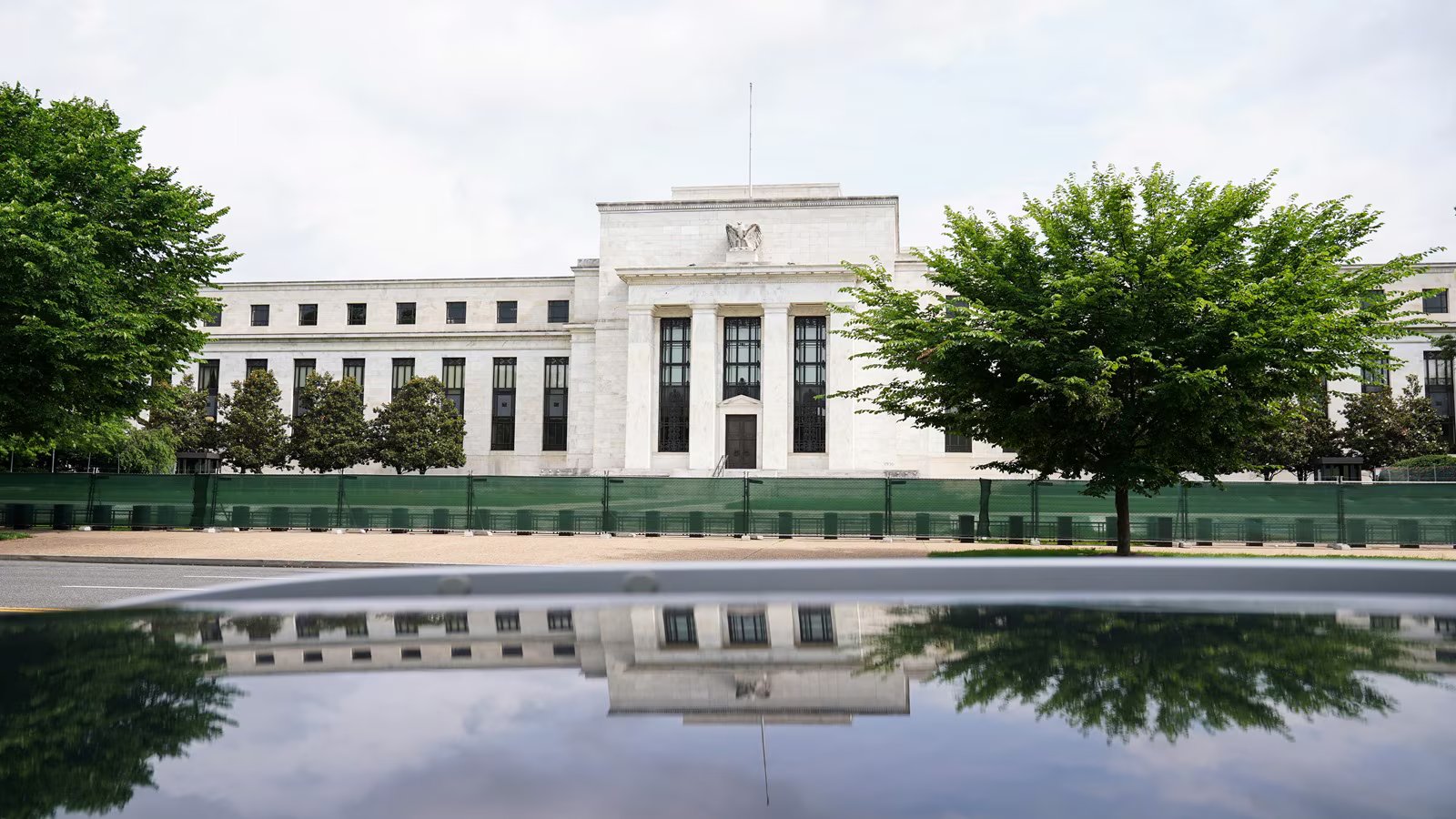 JPMorgan macroeconomic research expert Jahangir Aziz analyzing global market trends