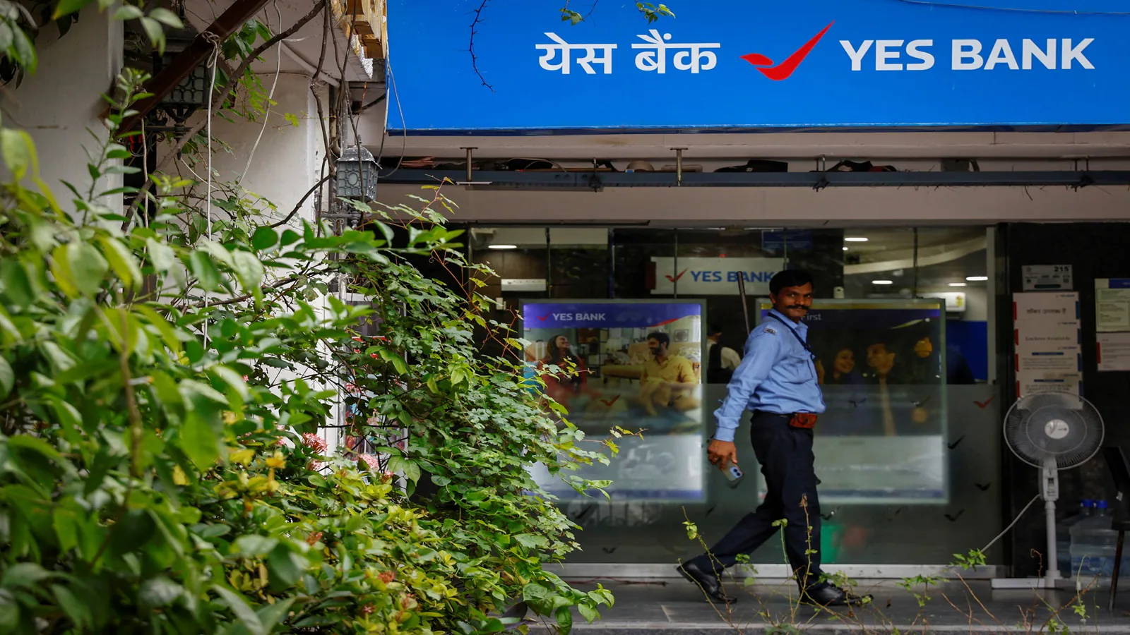 Yes Bank Q1: The Essential Must-Read Update 1 Financial chart showing Yes Bank Q1 growth trends and market performance