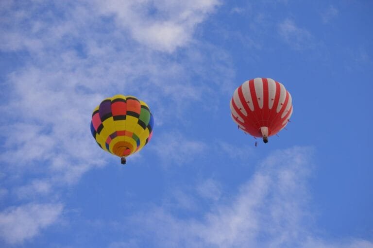Professional bitcoin traders place large bets on market volatility