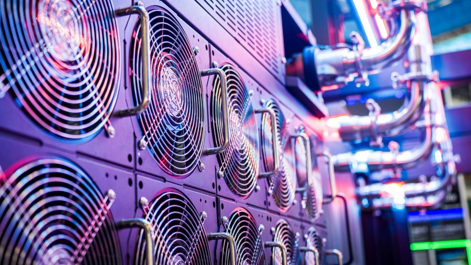 Solo Bitcoin Miner: The Essential Shocking Guide 1 A high-performance ASIC mining rig operating in a professional data center environment