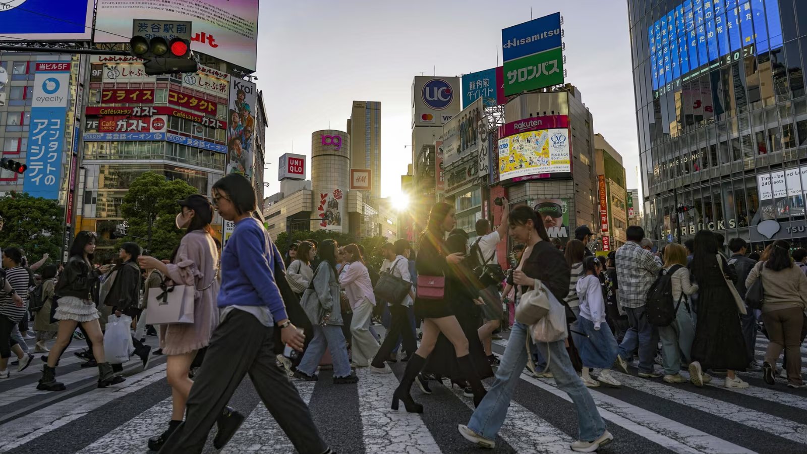 Japan's core inflation: The Critical Must-Read Guide 1 Economic chart showing the rise of Japan's core inflation and its impact on the yen