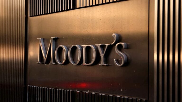 Financial chart showing upward trend representing moody’s upgrades pakistan