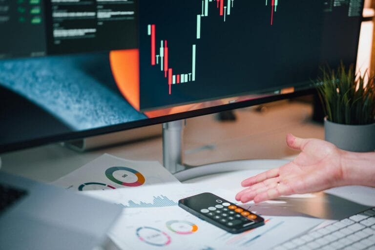 A professional trader analyzing crypto longs worth data on multiple monitors